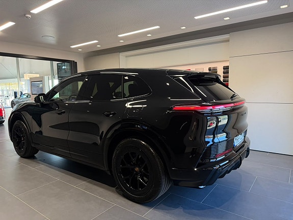 Porsche Cayenne S 4 of 27