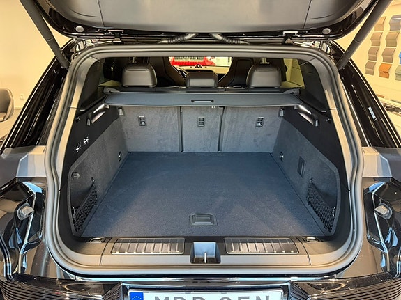 Porsche Cayenne S 10 of 27