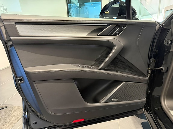 Porsche Cayenne S 12 of 27