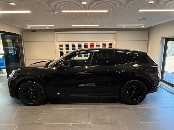 Porsche Cayenne S 3 of 27