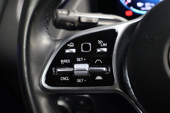 Mercedes-Benz EQA300 11 of 15