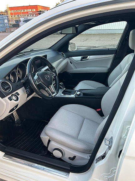 Mercedes-Benz C180 9 of 10