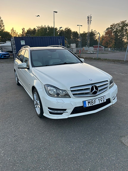Mercedes-Benz C180 2 of 10