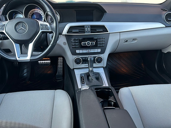 Mercedes-Benz C180 10 of 10