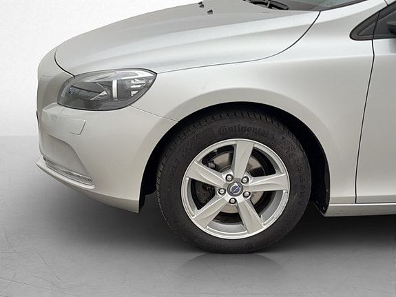 Volvo V40 23 of 26