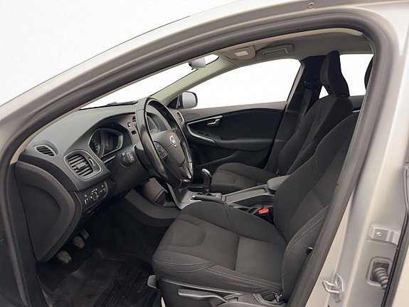 Volvo V40 12 of 26