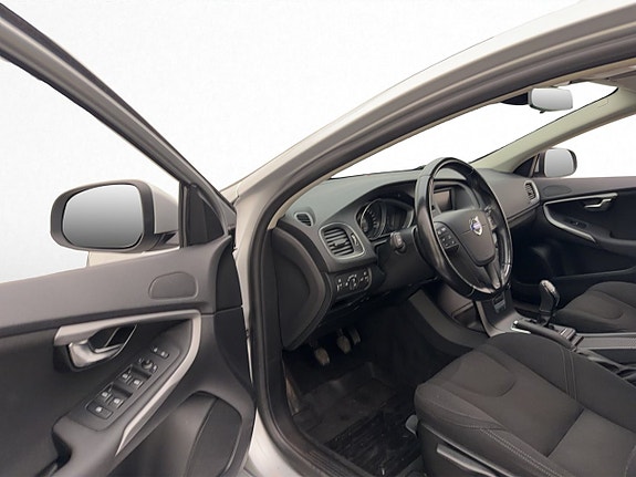 Volvo V40 11 of 26