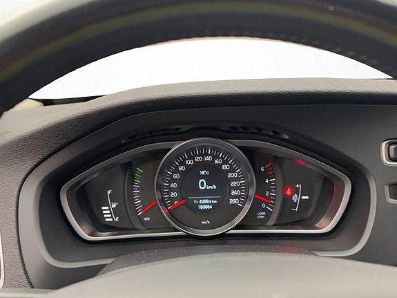 Volvo V40 16 of 26