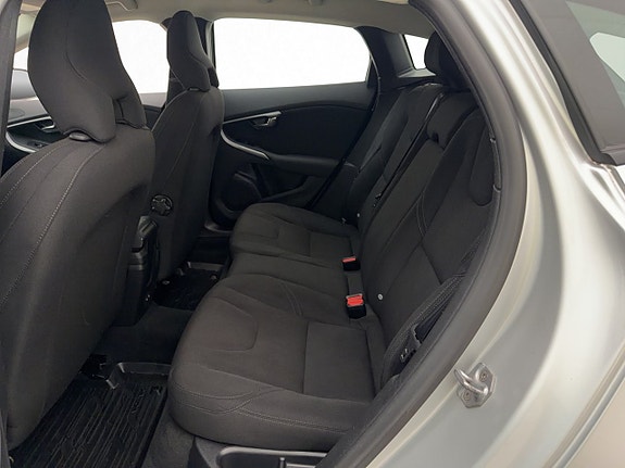 Volvo V40 22 of 26