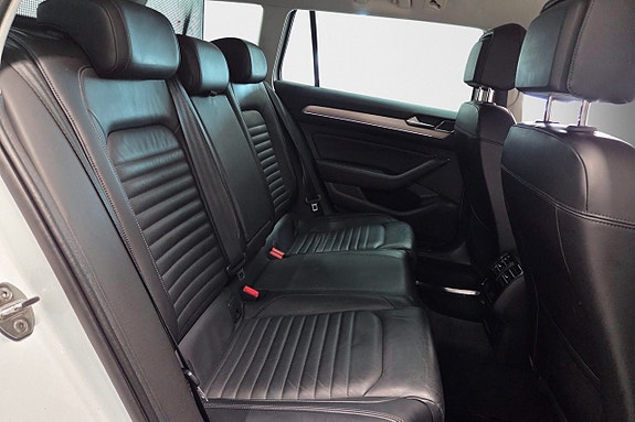 Volkswagen Passat Alltrack 11 of 26