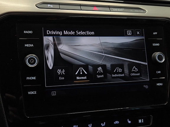 Volkswagen Passat Alltrack 23 of 26