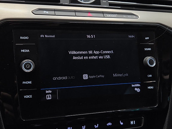 Volkswagen Passat Alltrack 21 of 26