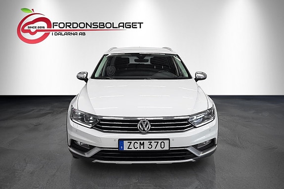 Volkswagen Passat Alltrack 2 of 26