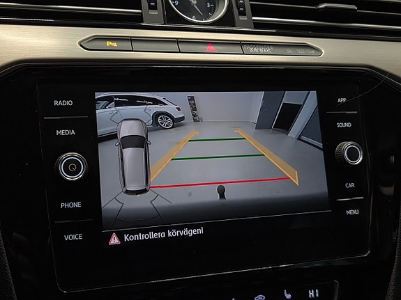 Volkswagen Passat Alltrack 19 of 26