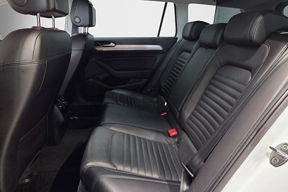 Volkswagen Passat Alltrack 12 of 26