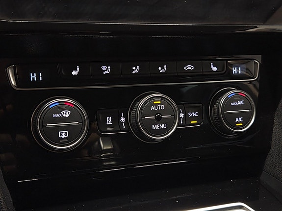 Volkswagen Passat Alltrack 25 of 26