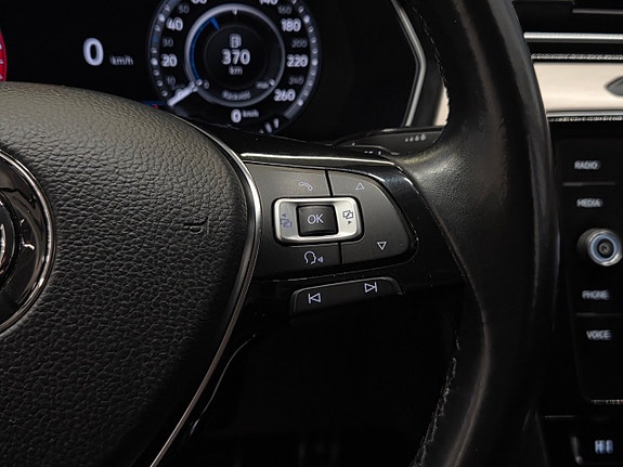 Volkswagen Passat Alltrack 18 of 26