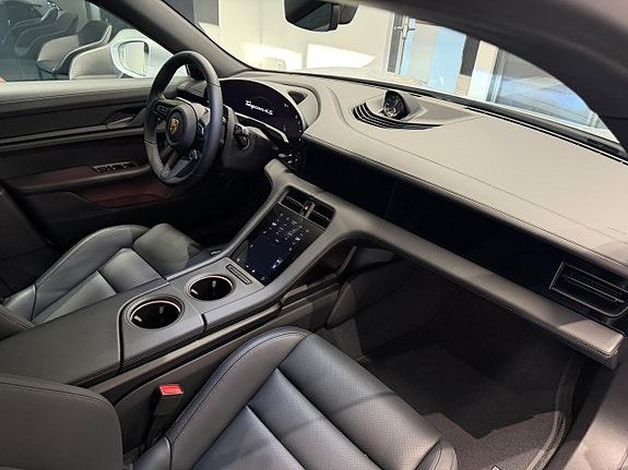 Porsche Taycan 4S 16 of 25