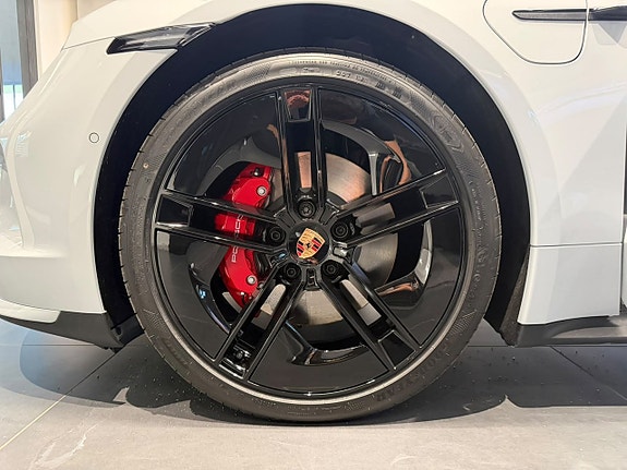 Porsche Taycan 4S 6 of 25