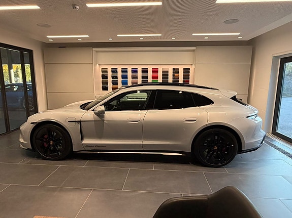 Porsche Taycan 4S 5 of 25