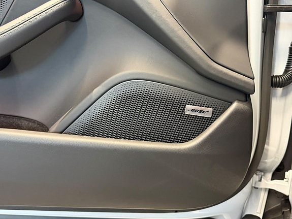 Porsche Taycan 4S 19 of 25