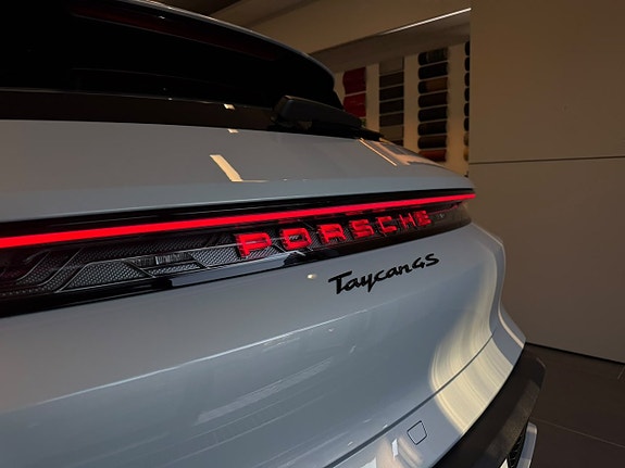 Porsche Taycan 4S 2 of 25