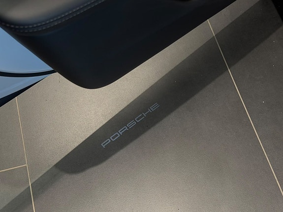 Porsche Taycan 4S 23 of 25