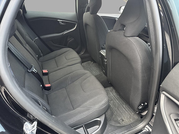 Volvo V40 11 of 15