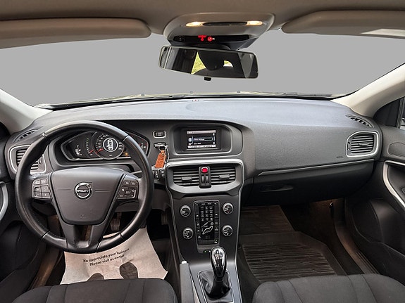 Volvo V40 12 of 15