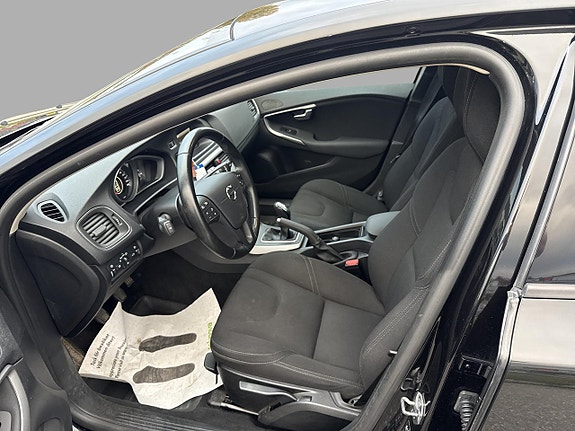 Volvo V40 8 of 15
