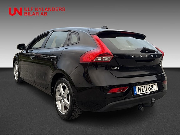 Volvo V40 2 of 15