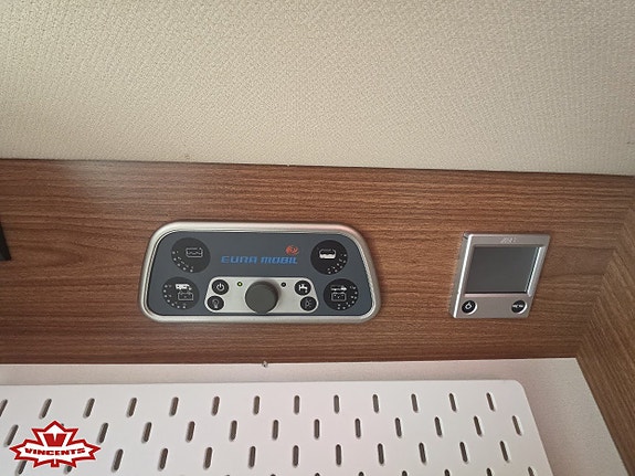 Eura Mobil Integra Line *Automat *AC bodel *Dragkrok 12 of 20