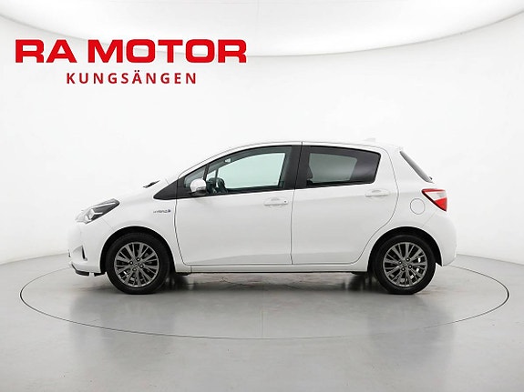 Toyota Yaris 3 of 17