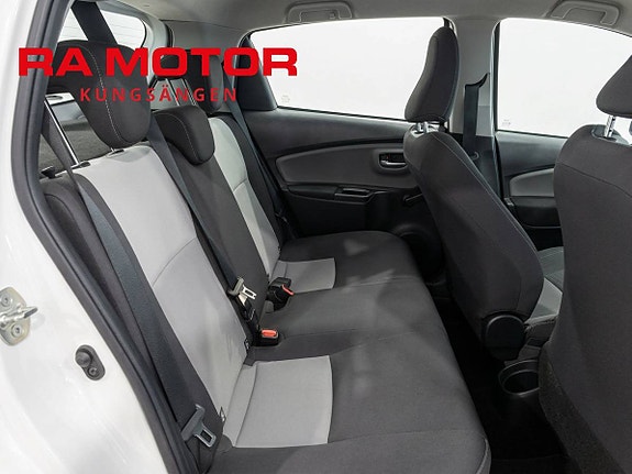 Toyota Yaris 14 of 17