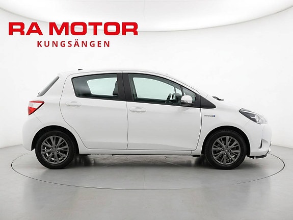 Toyota Yaris 7 of 17