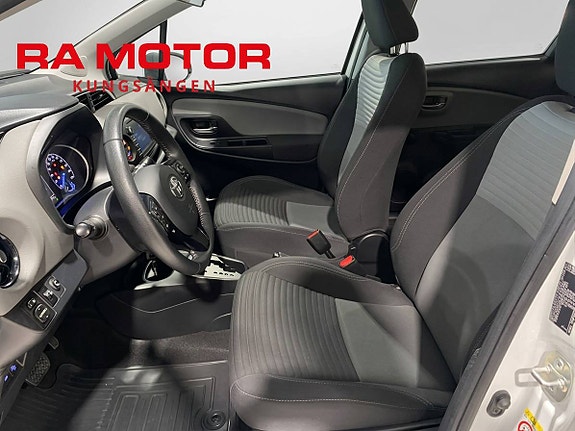 Toyota Yaris 15 of 17