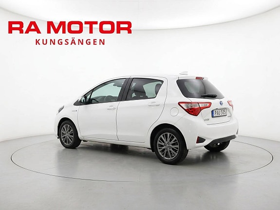Toyota Yaris 4 of 17