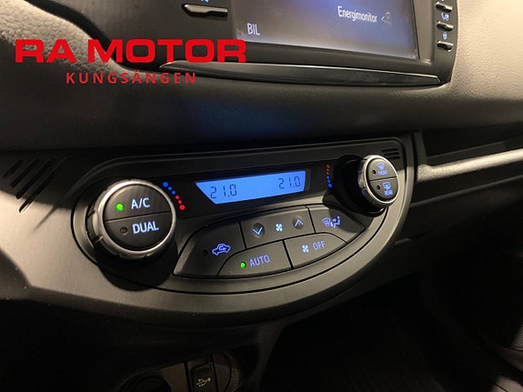 Toyota Yaris 17 of 17
