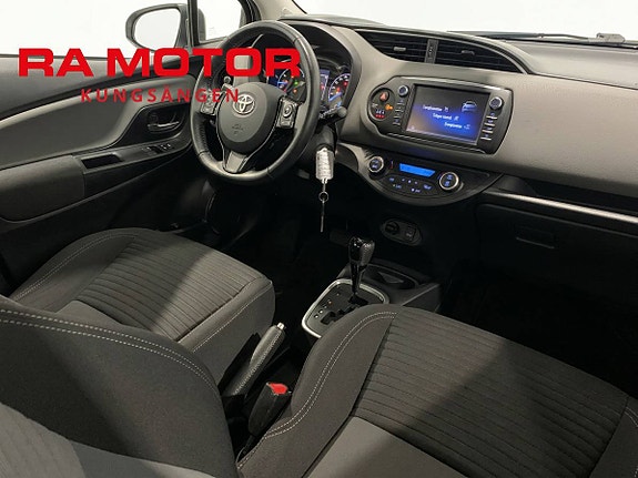 Toyota Yaris 13 of 17