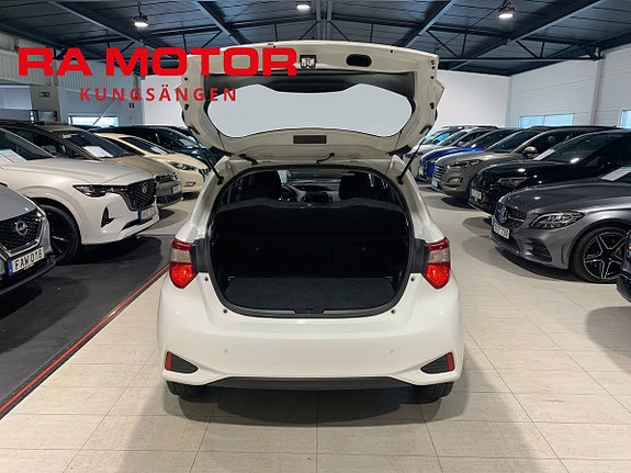 Toyota Yaris 11 of 17
