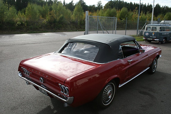Ford Mustang 8 of 17