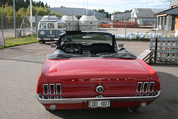 Ford Mustang 9 of 17