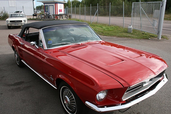 Ford Mustang 7 of 17