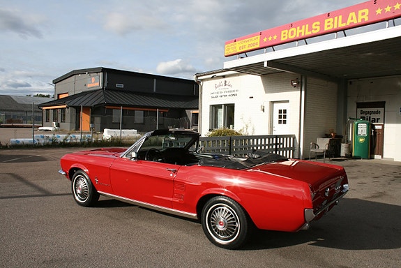 Ford Mustang 3 of 17