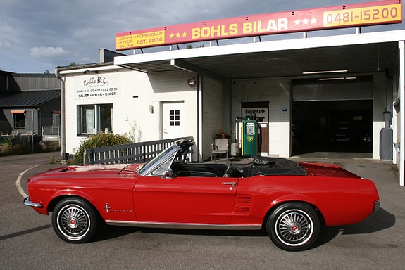 Ford Mustang 2 of 17