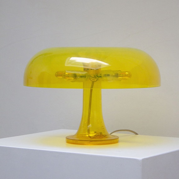 Artemide Nessino bordslampa. Giancarlo Mattioli, 1960-tal, Italien.