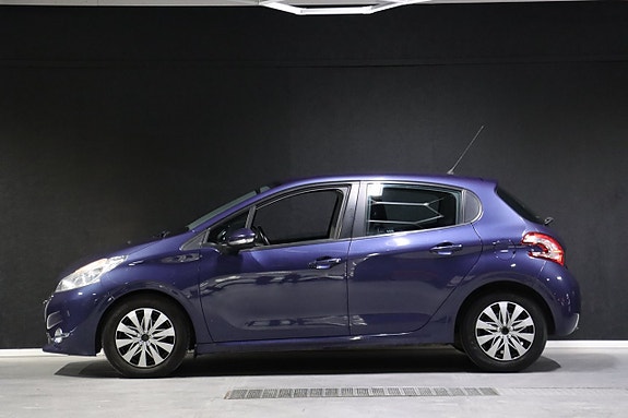Peugeot 208 3 of 10