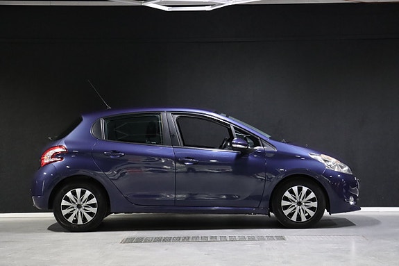 Peugeot 208 4 of 10