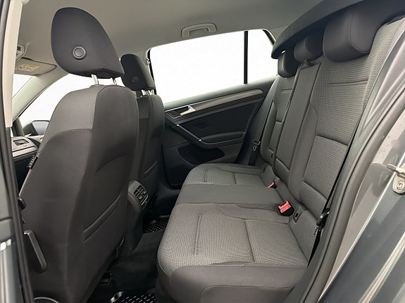 Volkswagen e-Golf VII 26 of 30
