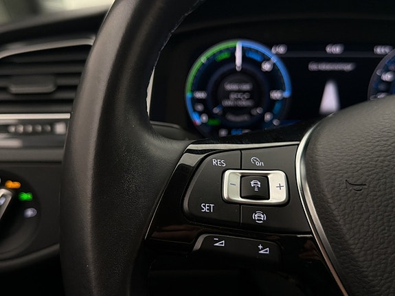 Volkswagen e-Golf VII 16 of 30